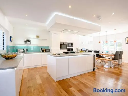 4 Bed in Lymington oc-86391 - Image 1