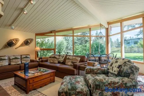 Baldy View Home - Image 1