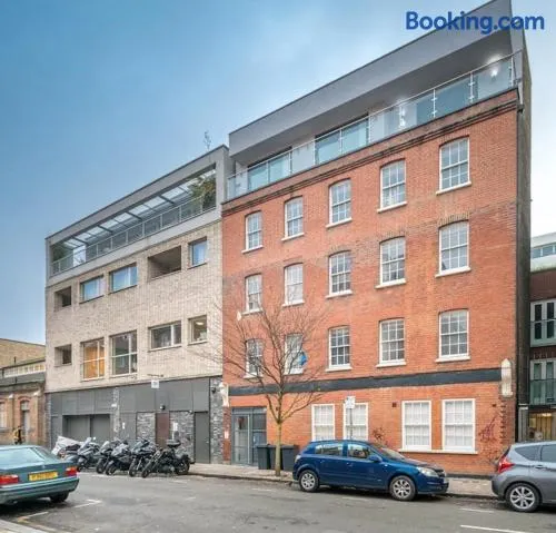 Luxury Shoreditch Apartment - Image 1
