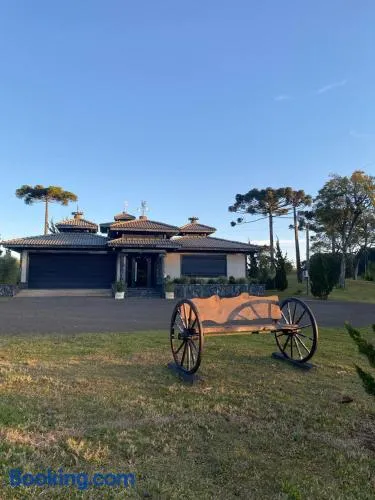 Casa de Pedra Espaçosa na Fazenda - Image 1
