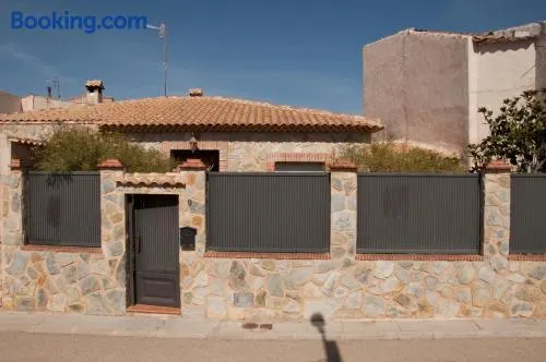 Casa con jardín y piscina en la Mancha - Image 1