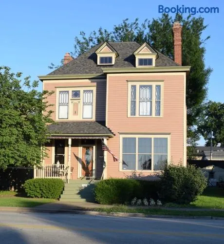 Elegant Historic Home - 1 Mile to Downtown - Image 1