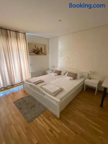 B&B Alex18 - Image 1
