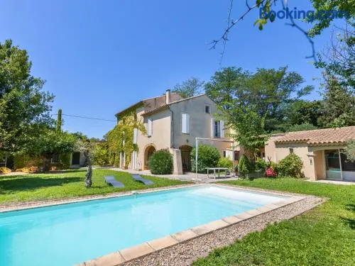 Mas provençal - Retrouvailles en famille ou entre amis - Piscine privée - 3 suites - Espace pétanque - Parking privé gratuit - Image 1