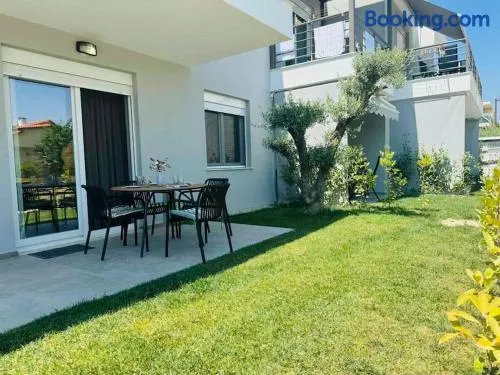 Modern Garden Apartment - Image 1