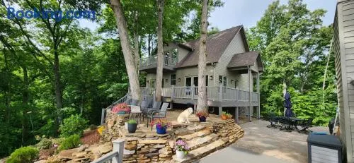 Lakefront on the Cliff Guest House - Amazing View - Image 1