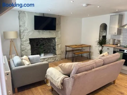 Cosy modern miners cottage - Image 1