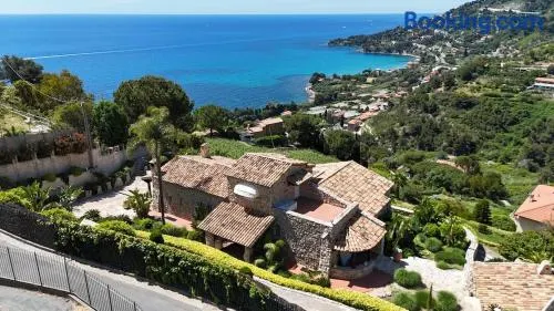Villa Maria Pia 3BR 2BA Private Beach Parking - Image 1