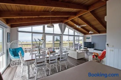 Stunning Waterfront only 10 minutes to Phillip Island - FREE EV UNIT 7kW for electric cars - pet friendly, fireplace FREE WIFI wine & chocolates - Image 1