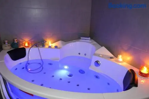Good Vibes Room - Image 1