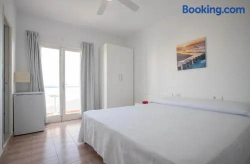 Hostal Mayans - Image 1