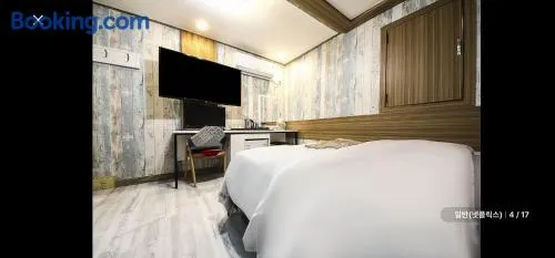 Ramon Hotel - Image 1