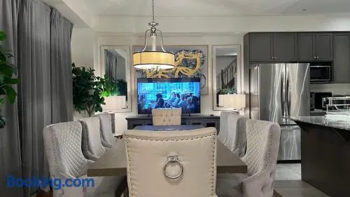 FIFA 2026 Kleinburg Luxe Town Residence 9 Queen Beds Sleeps 18 - Image 1