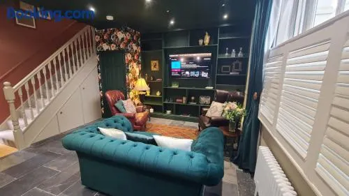 Samuels' a beautiful cosy duplex apartment just a 2 minute walk from the Garrick Theatre - Image 1