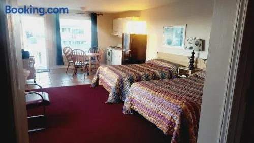 Dolphin Lane Motel - Image 1