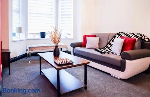 Cosy Luxe Manchester Home With Fresh Bakes - Image 1