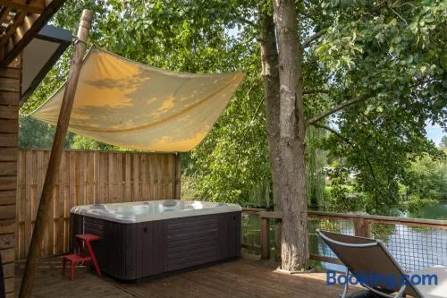 Camping du Château Vert - Image 1