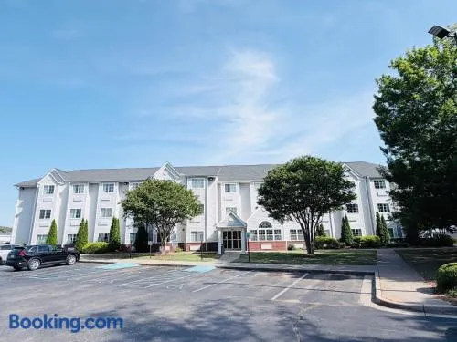 Huntsville Inn and Suites - Image 1