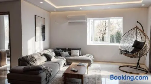 Superbe Etage Villa avec balcon, BBQ - Image 1