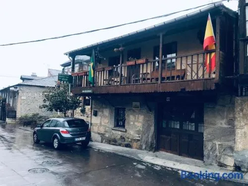 Spacious House in Molinaseca with Mountain View - Image 1