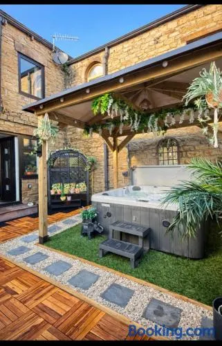 Yorkshire Barn Escape 2 bedroom - Image 1