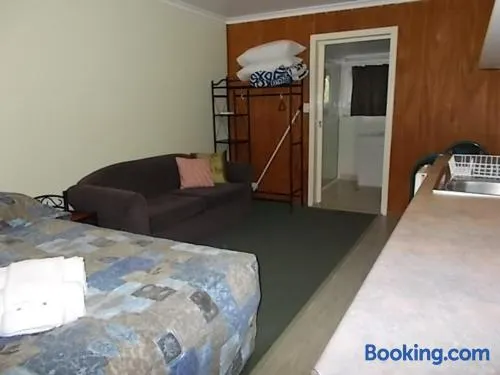 Oakridge Motel Tourist Park - Image 1