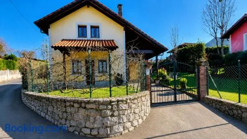 Casa en Llanes con jardín y terraza– Alberu - Image 1