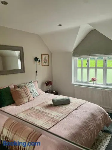 Cottage Guest House Nr Cheltenham on Cotswold Edge - Image 1
