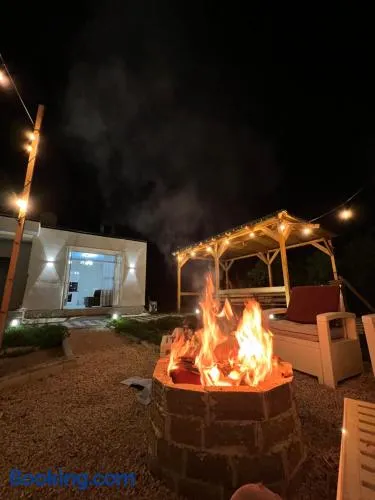 T & I Villa firepit, BBQ & grill - Image 1