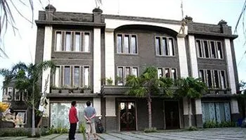 Nirwana Suites - Image 1