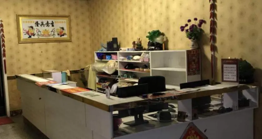 Anjie Fashion Hotel - Image 1