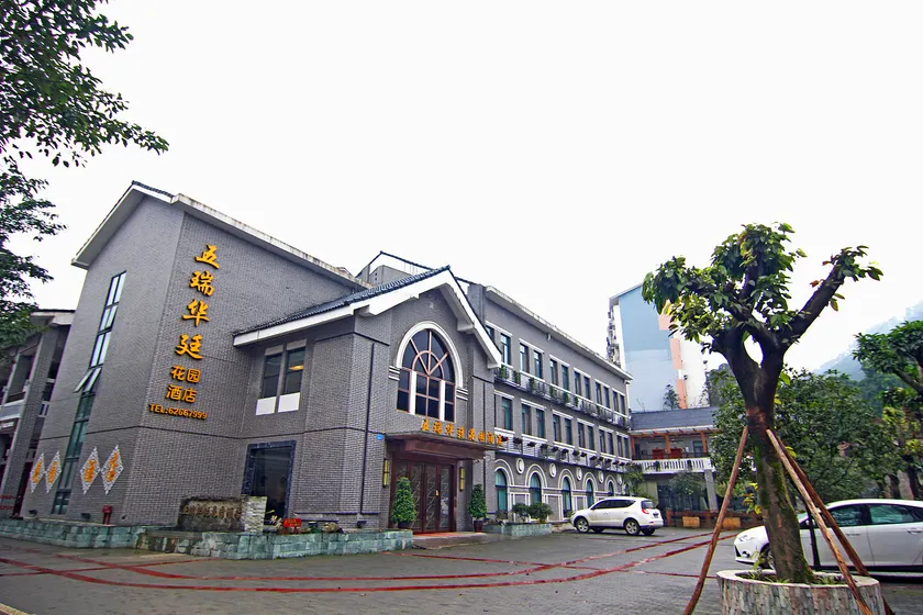Very Huating Hotel - Image 1
