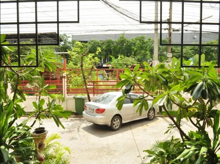 Htel Resort Bangkok - Image 1