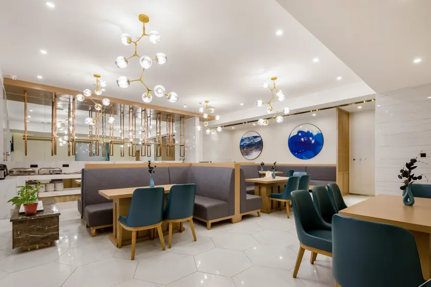 Anlan Select Hotel - Image 1