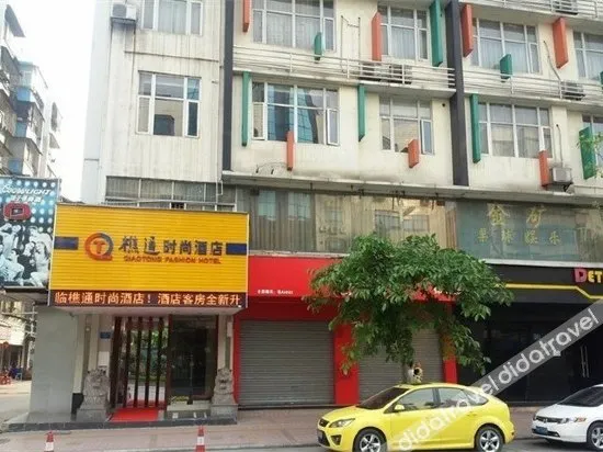 Super 8 Hotel - Image 1
