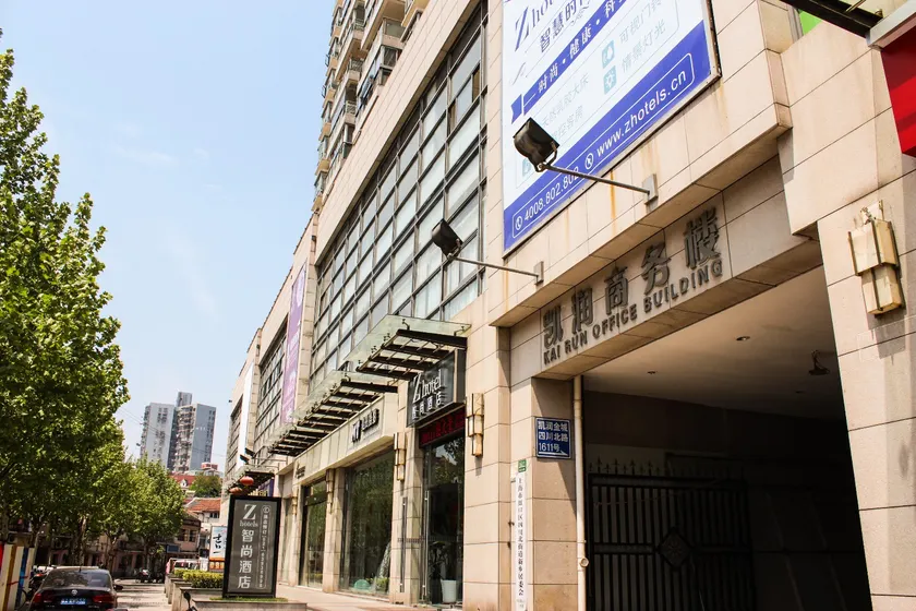 Zhotels North Sichuan Road - Image 1