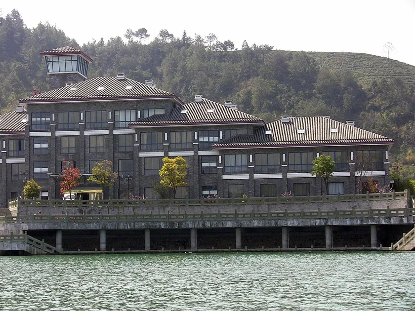Wanghu Kaiyuan Yiju Hotel - Image 1