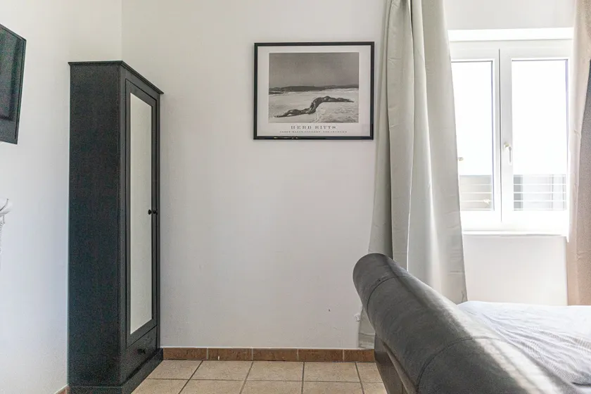 Spacious Home & Garden Free Parking - Image 1