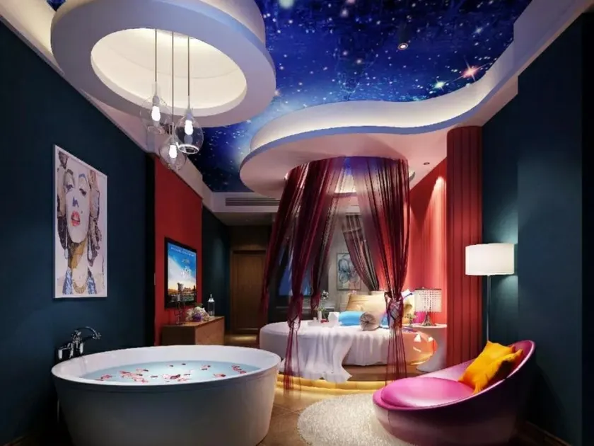 Yueyang Colorful Style Theme Hotel - Image 1