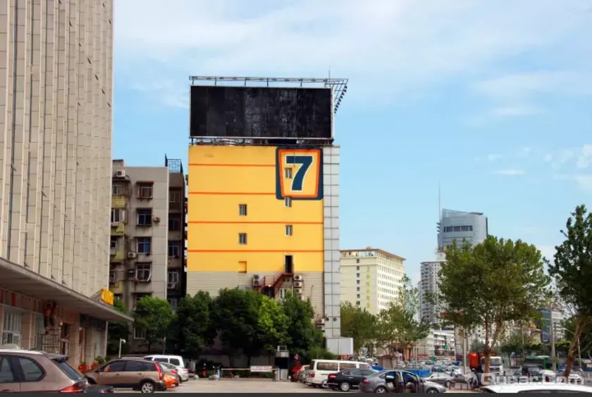 7 Days Hotel Wuhan Hankou Railway Station Fanhu Metro Station - Image 1