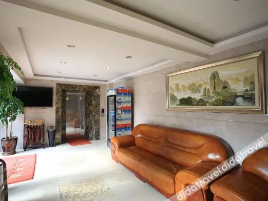 Gaoqi Holiday Hotel (Chongqing Daping Hospital Metro Station) - Image 1