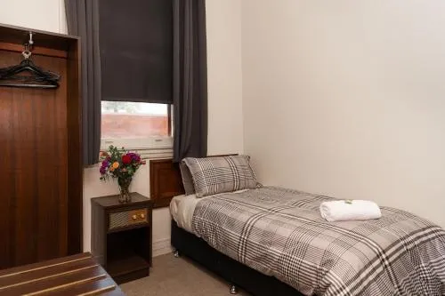 The New Crown Hotel Motel - Image 1