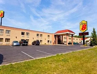 Super 8 by Wyndham Milan/Sandusky Area - Image 1
