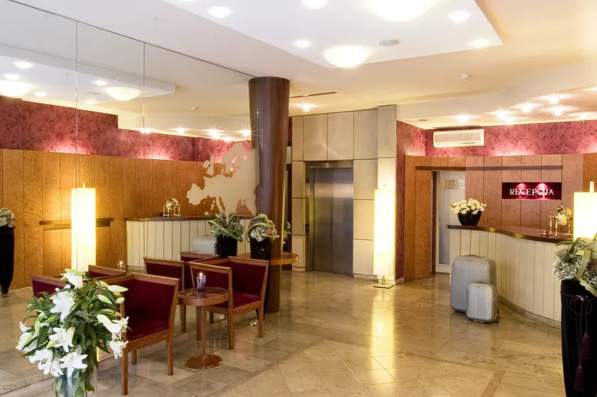 Hotel Classic - Image 1