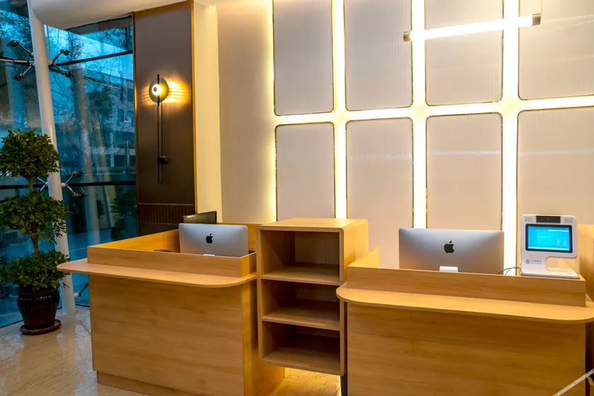 Fenyang New Century Business Hotel - Image 1