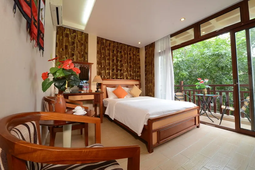 Artisan Lakeview Hotel - Image 1