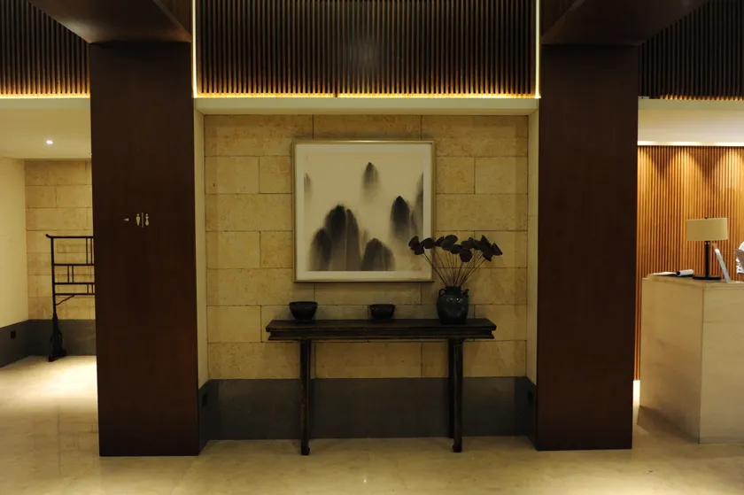 Ruili Hotel - Image 1