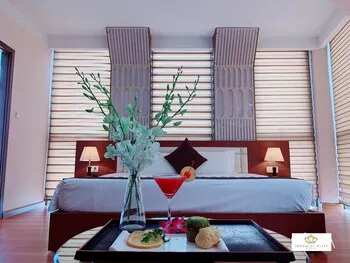 Imperial Boat Hotel - Image 1