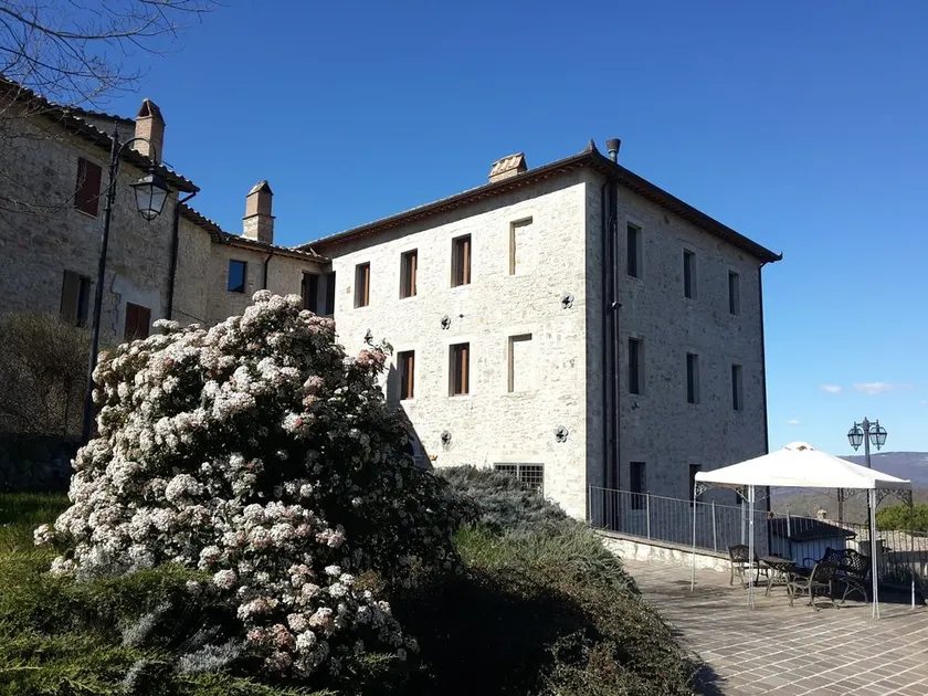 Castello Izzalini Todi Resort - Image 1