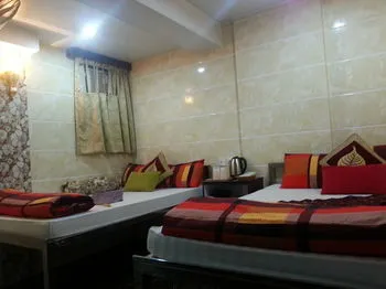 Ranjeet Guest House - Image 1